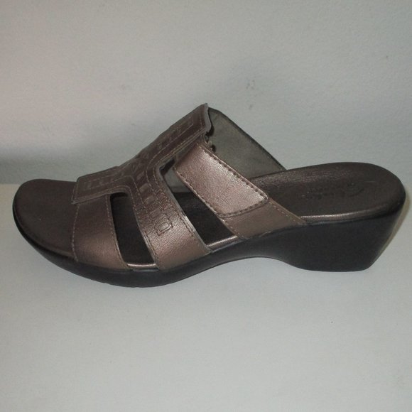 Clarks Bendables Womens Bronze Leather Wedge Sandal - Size 8M - Picture 1 of 7